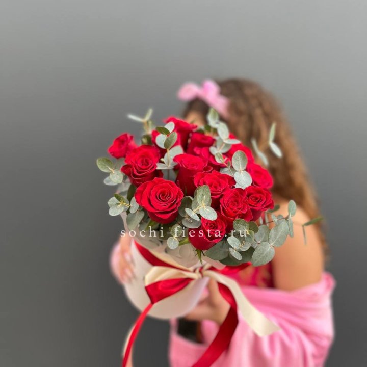 15 Красных роз в боксе №2 в Мурманске