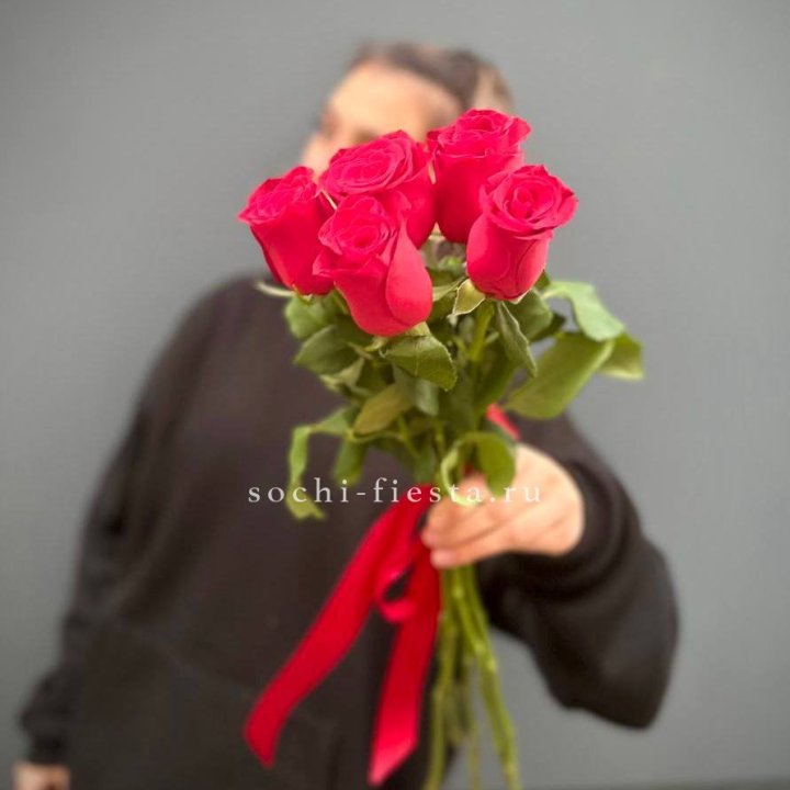 Букет 5 красных роз  в Мурманске