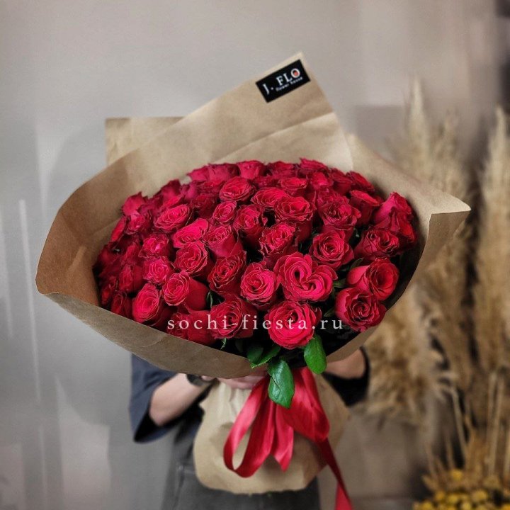 63 красных роз вайт в Мурманске