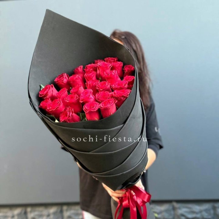 25 высоких красных роз в Мурманске