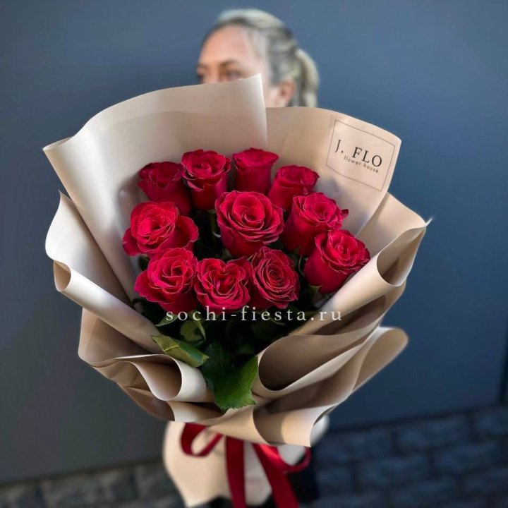 Букет красных роз "Наоми" в Мурманске