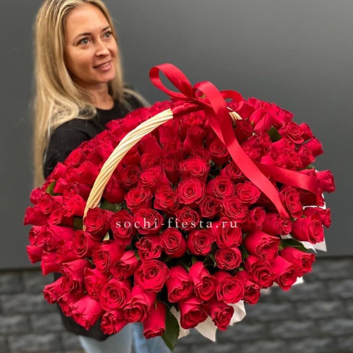 151 красная  роза в корзине в Мурманске