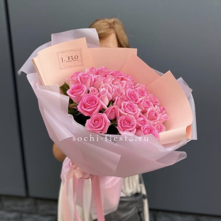 33 Розовые розы в Мурманске