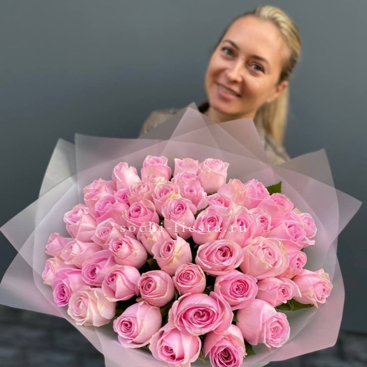 51 розовая роза в Мурманске