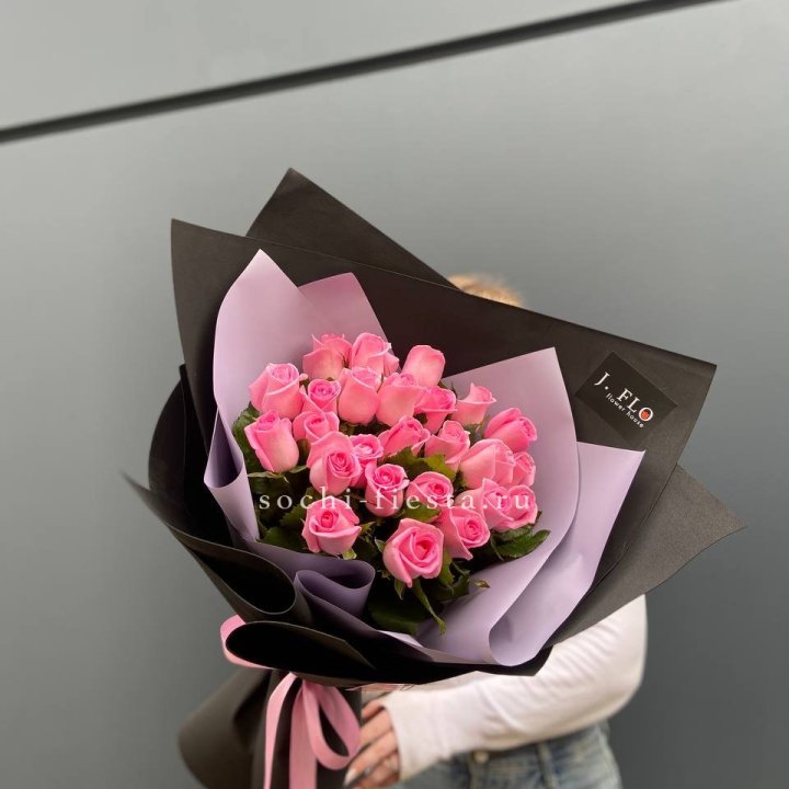 19 розовых роз  в Мурманске