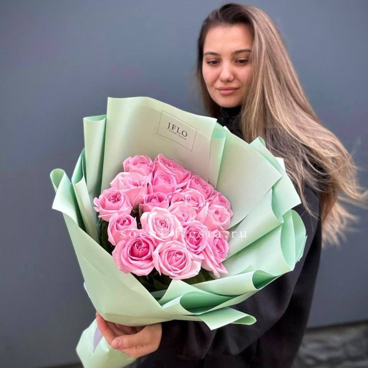 17 розовых роз в Мурманске
