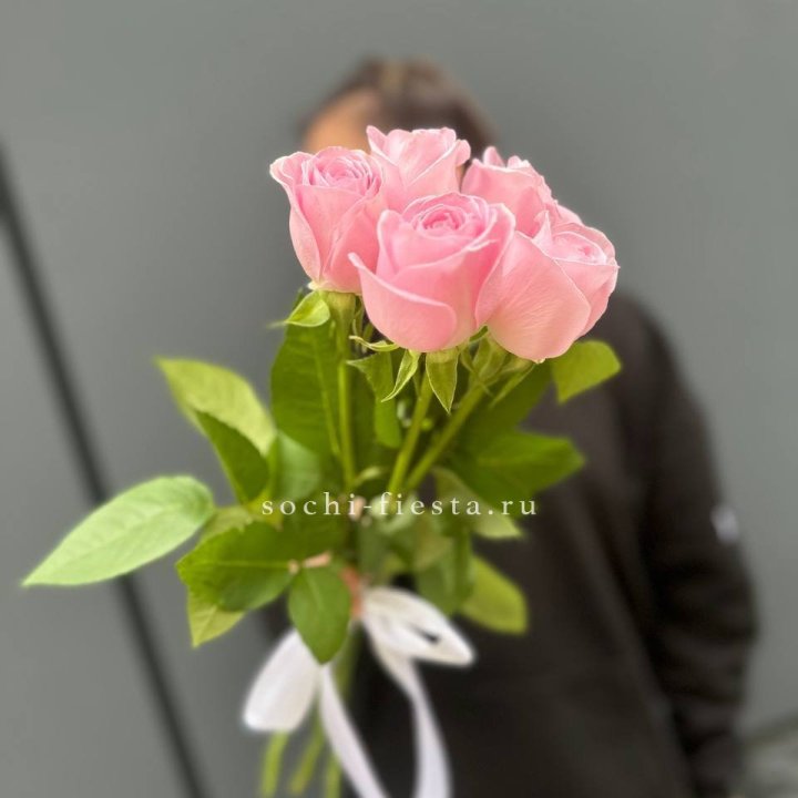 Букет 5 розовых роз  в Мурманске