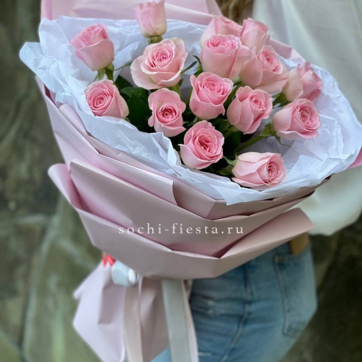 Розовые розы в авторском оформлении в Мурманске