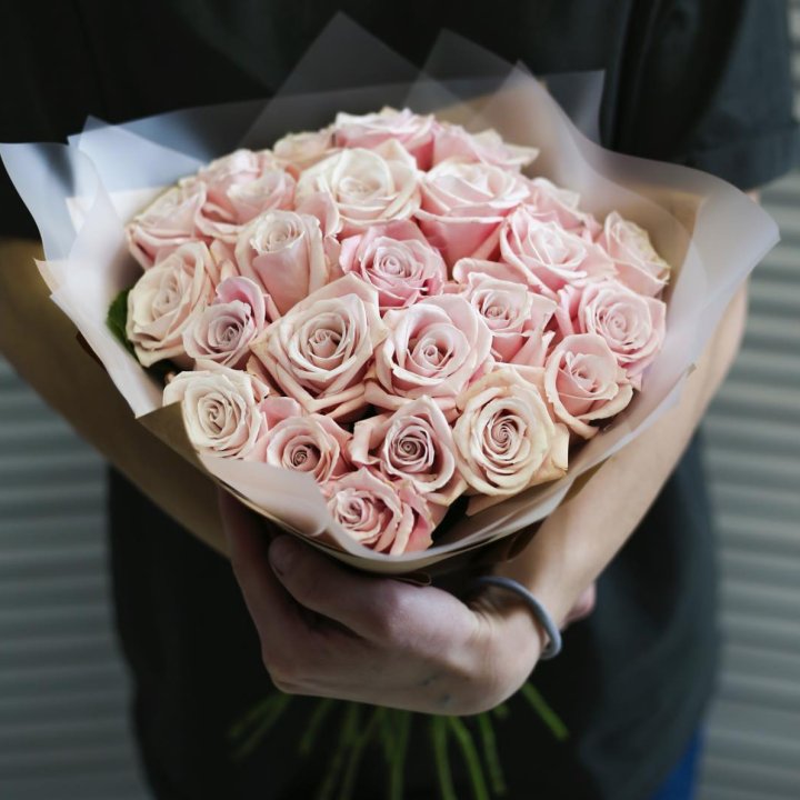 27 кремовых роз в Мурманске