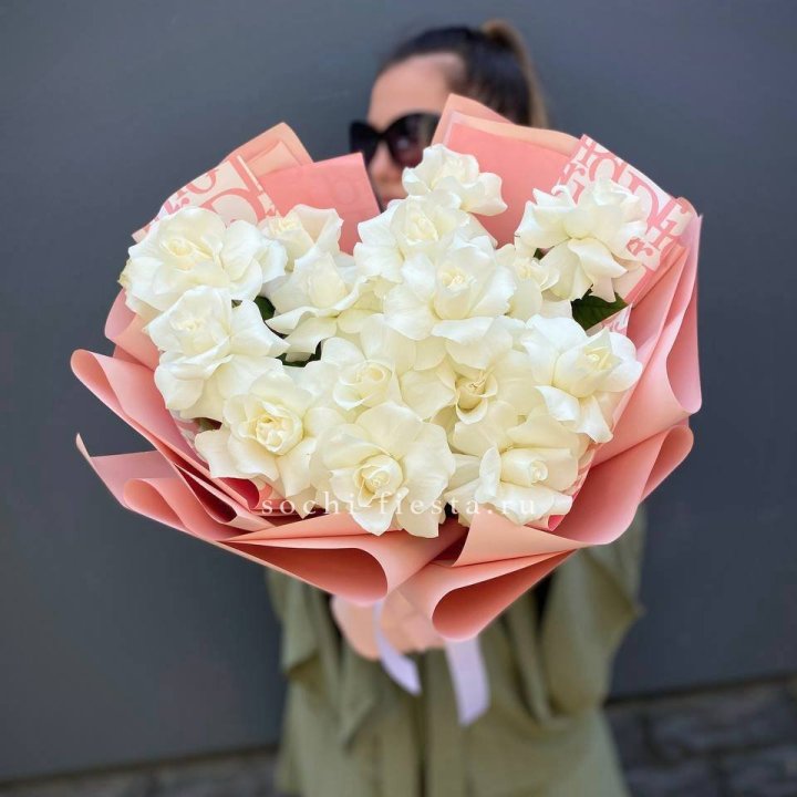 Белые розы "Аморе" в Мурманске