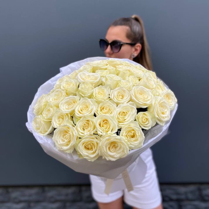 51 белая роза  в Мурманске