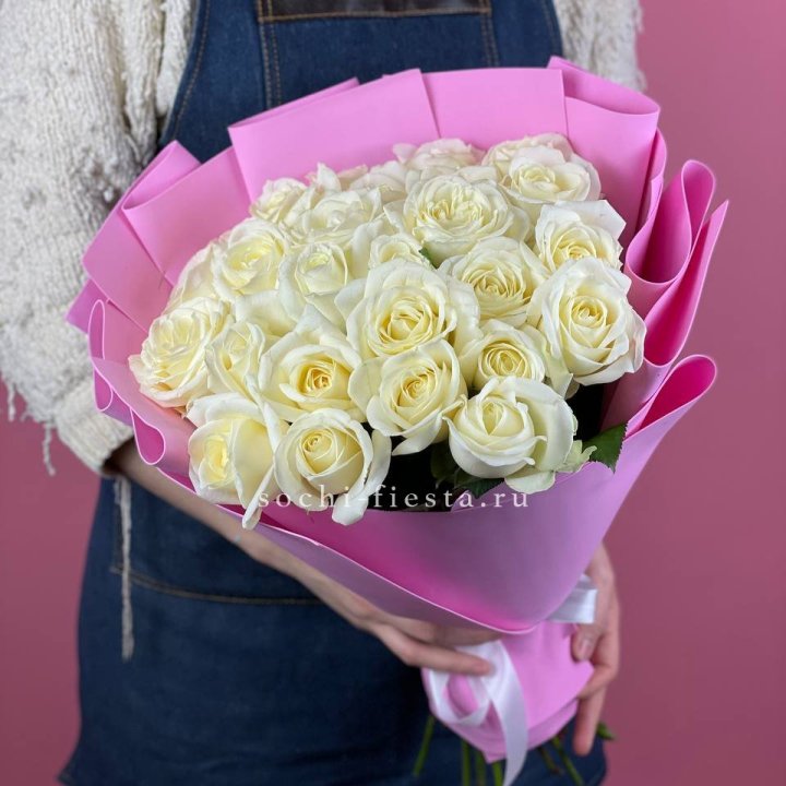 25 белых роз в Мурманске
