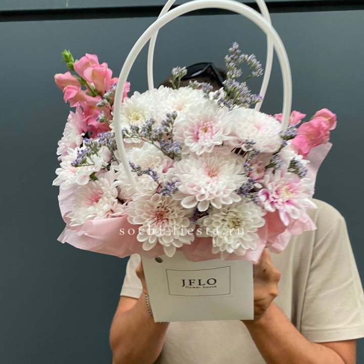 Сумочка из стойких цветов  в Мурманске