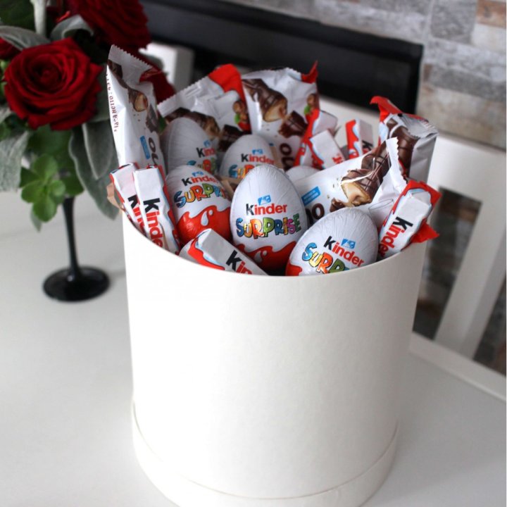 Коробка с киндерами  в Мурманске