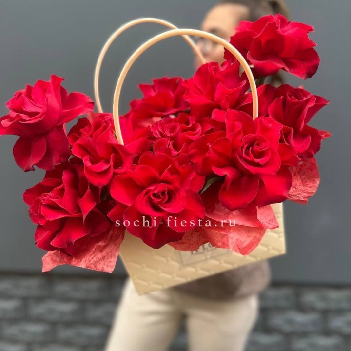 Французские розы в сумочке в Мурманске