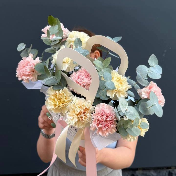 Сумочка из диантусов в Мурманске