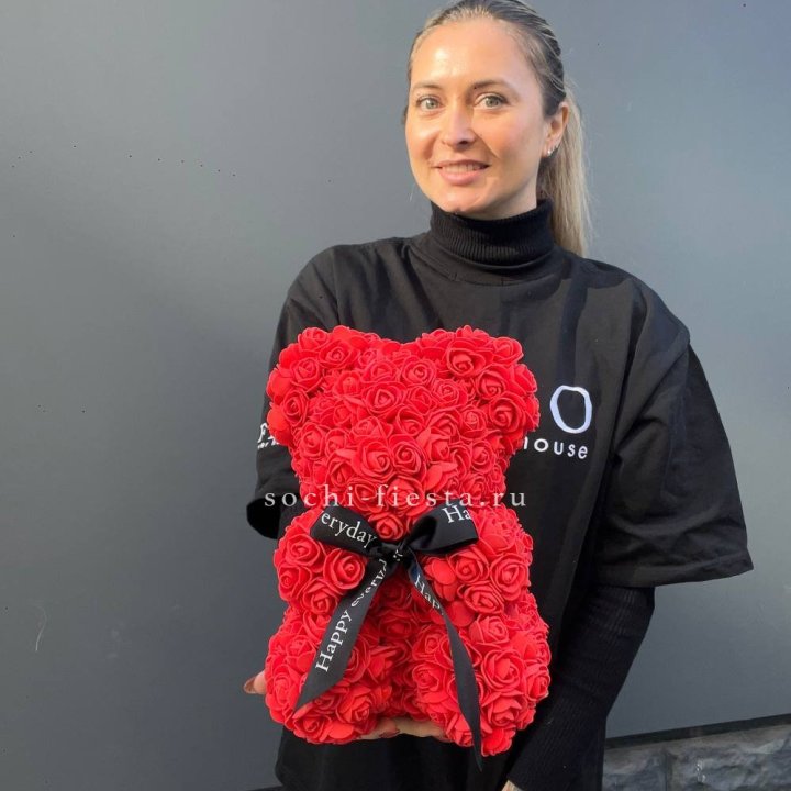 Медведь из роз красный в Мурманске