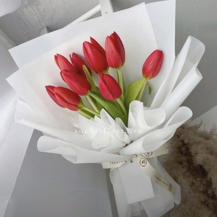 Букет красных тюльпанов в Мурманске