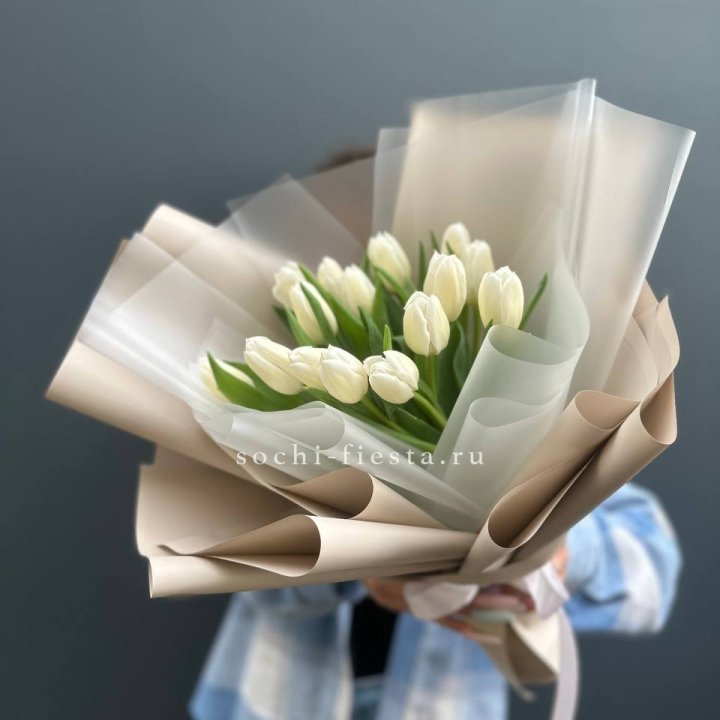 Букет из 15 белых тюльпанов в Мурманске