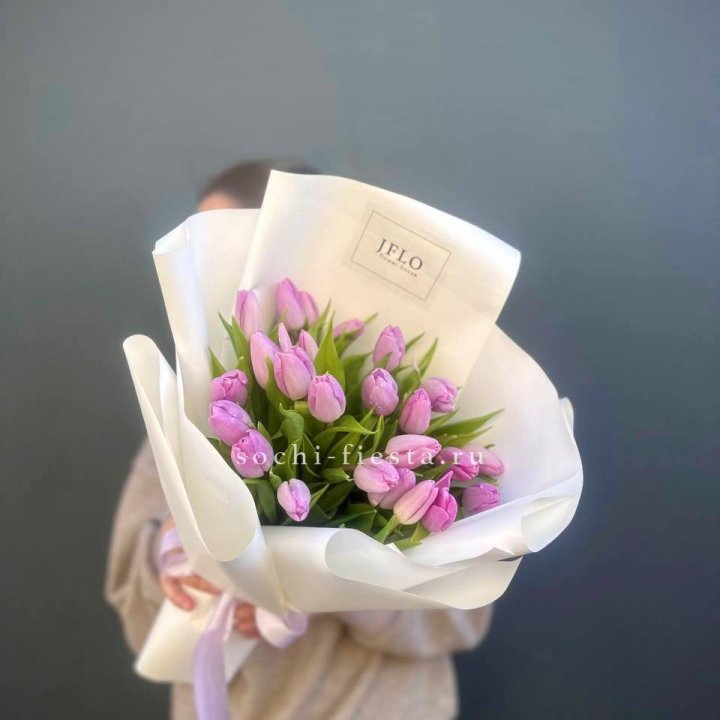 25 сиреневых тюльпанов в Мурманске