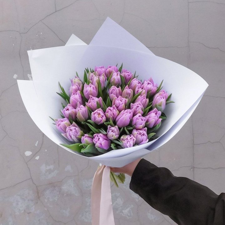 35 сиреневых тюльпанов в Мурманске